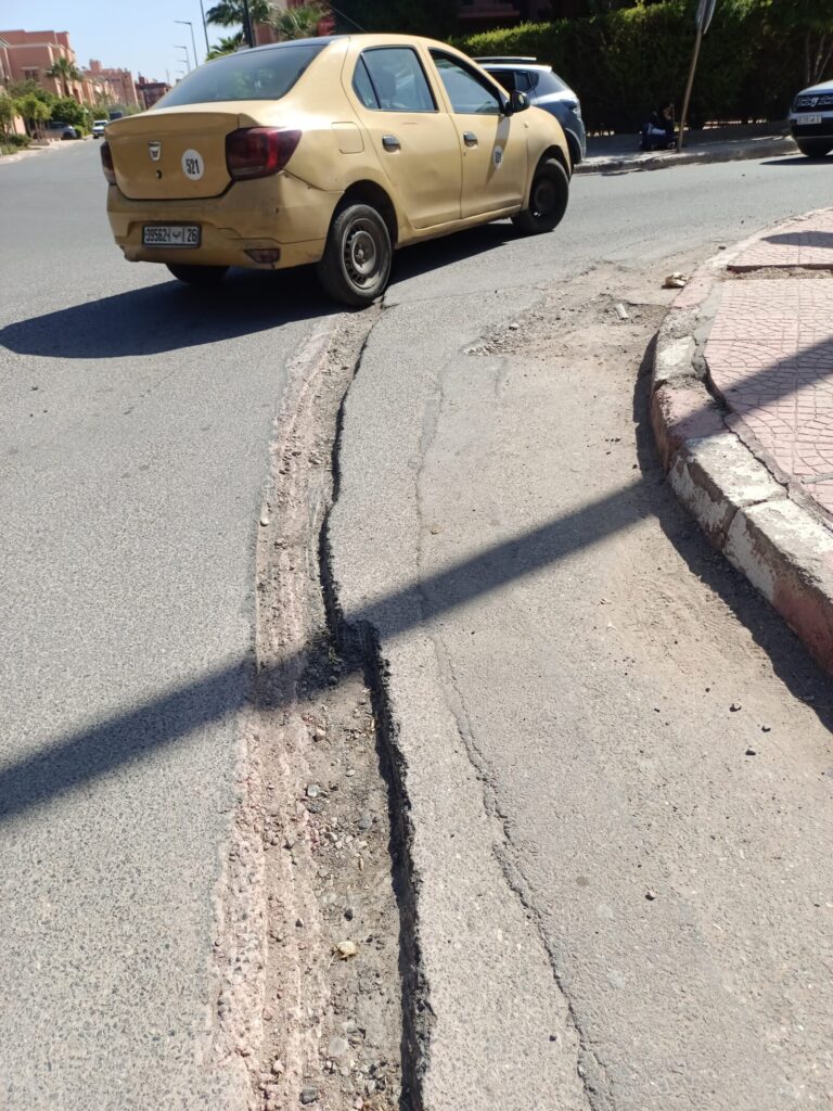 عجز المجلس الجماعي لمراكش .. من يحفر طرقات مراكش ويتركها مفتوحة؟