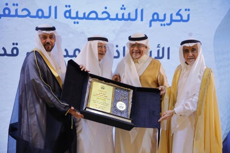 قراءة النص يدشن فعاليات دورته الـ22 ويكرم قدس