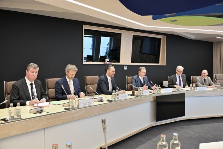  عطاف يبحث مع رئيس الوزراء البلجيكي توطيد الشراكة الاقتصادية