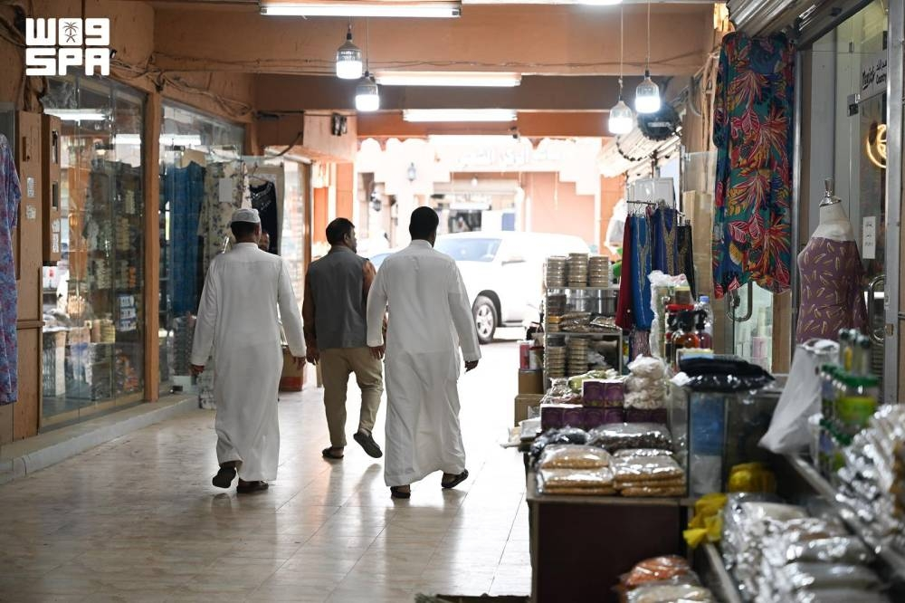الأسواق الشعبية بنجران تستقطب زوار العيد