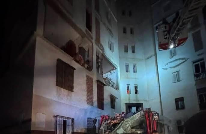 إصابة 23 شخصا في حريق وانفجار داخل عمارة سكنية بالجزائر