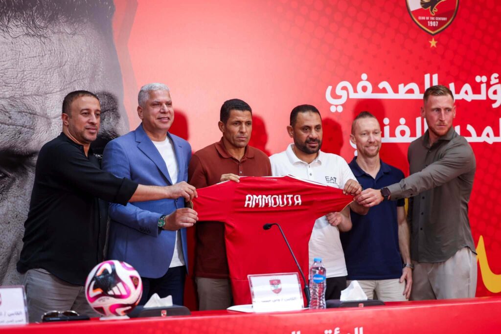 رسميا .. نادي الاهلي المصري يقدم مدربه المغربي عموتة