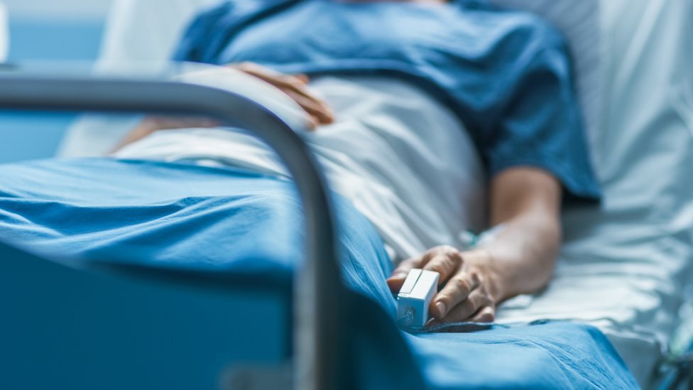 تبرعات تؤمن تكاليف نقل هولندي إلى بلاده بعد إصابته بنزيف دماغي في المغرب
